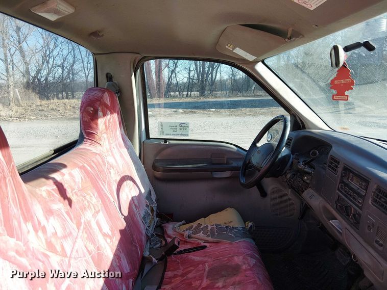 image for item FK0896 2001 Ford F250 SuperDuty pickup truck cab and chassis