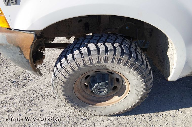 image for item FK0896 2001 Ford F250 SuperDuty pickup truck cab and chassis