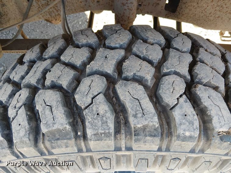 image for item FK0896 2001 Ford F250 SuperDuty pickup truck cab and chassis