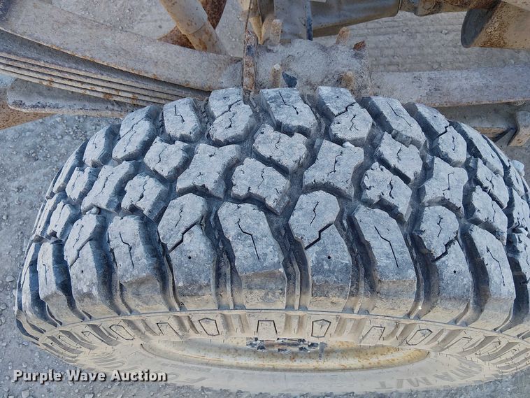 image for item FK0896 2001 Ford F250 SuperDuty pickup truck cab and chassis