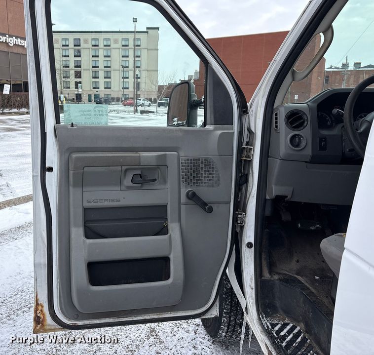 image for item FK1042 2013 Ford E150 van