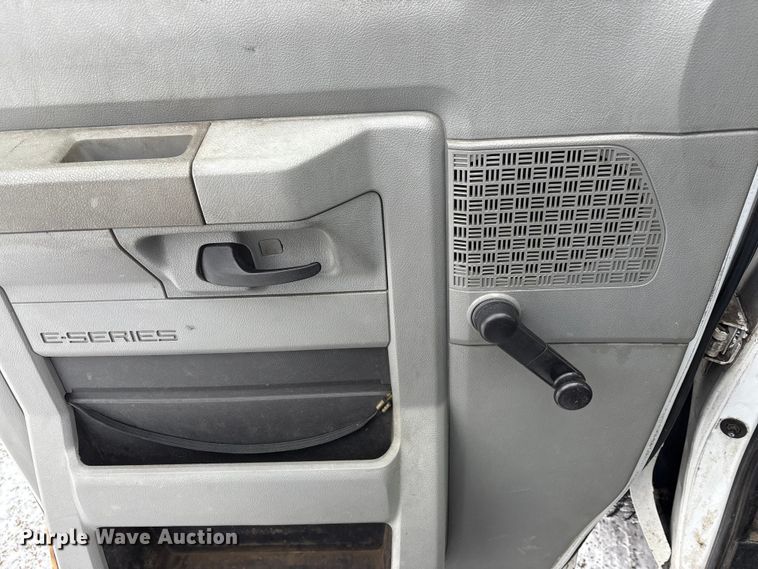 image for item FK1042 2013 Ford E150 van