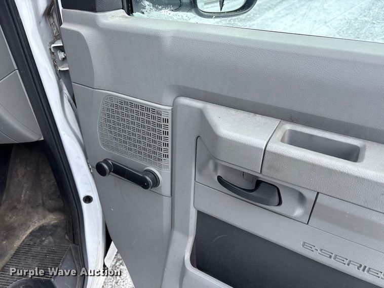 image for item FK1042 2013 Ford E150 van