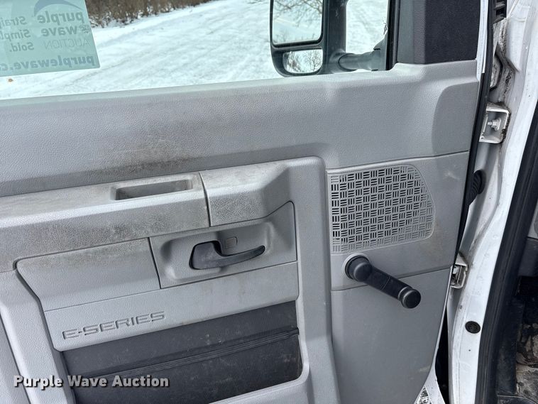 image for item FK1043 2014 Ford E150 van