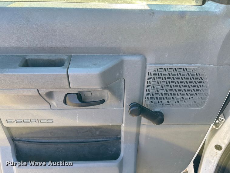 image for item FK1046 2011 Ford E150 van