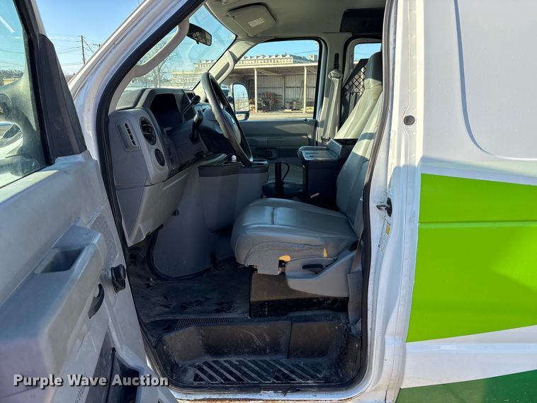 image for item FK1046 2011 Ford E150 van