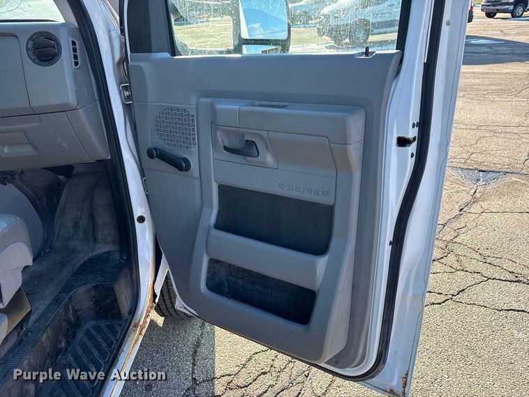 image for item FK1046 2011 Ford E150 van