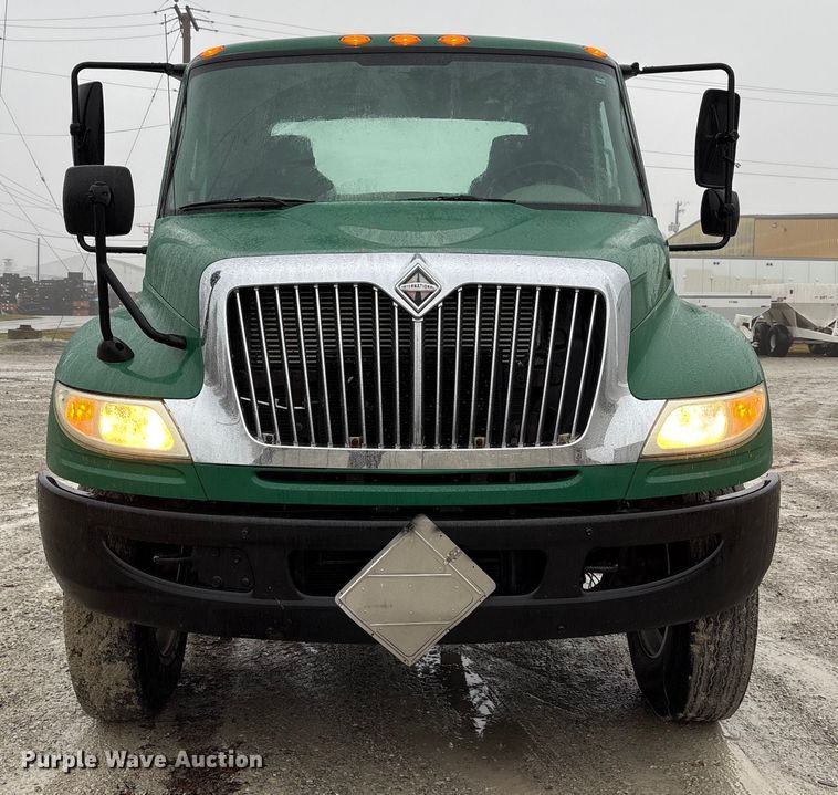 image for item FK1061 2008 International 4400 truck cab and chassis