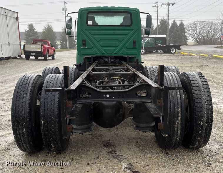 image for item FK1061 2008 International 4400 truck cab and chassis