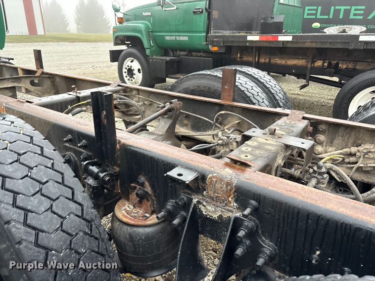 image for item FK1061 2008 International 4400 truck cab and chassis