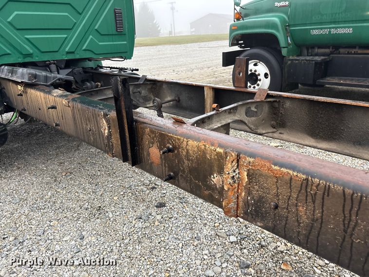 image for item FK1061 2008 International 4400 truck cab and chassis