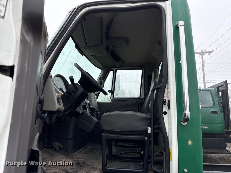 image for item FK1061 2008 International 4400 truck cab and chassis