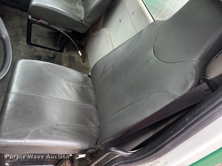 image for item FK1061 2008 International 4400 truck cab and chassis