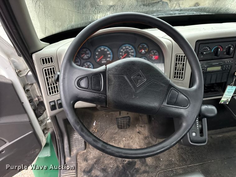 image for item FK1061 2008 International 4400 truck cab and chassis