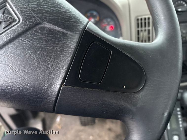 image for item FK1061 2008 International 4400 truck cab and chassis