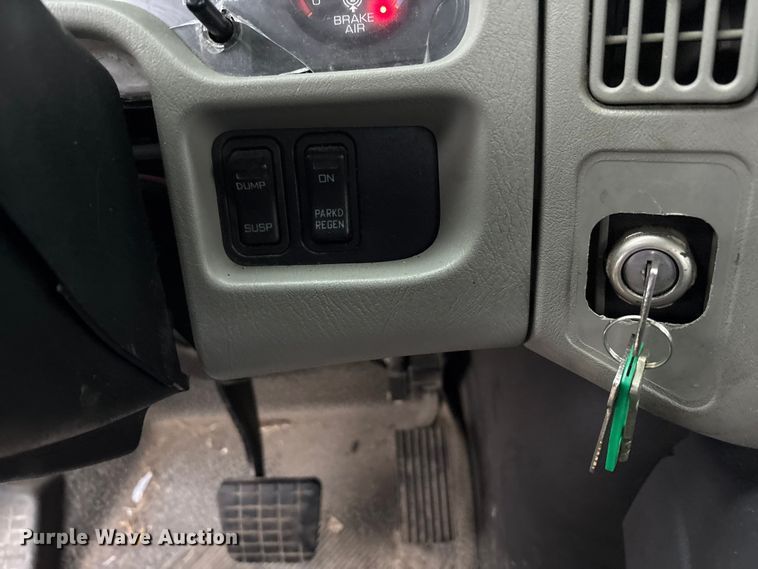 image for item FK1061 2008 International 4400 truck cab and chassis