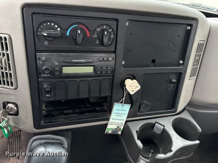 image for item FK1061 2008 International 4400 truck cab and chassis