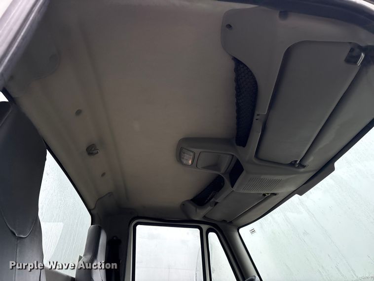 image for item FK1061 2008 International 4400 truck cab and chassis