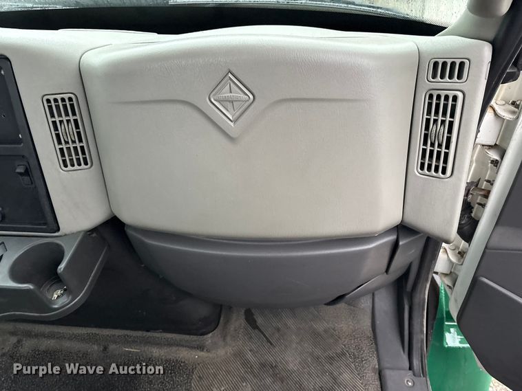 image for item FK1061 2008 International 4400 truck cab and chassis