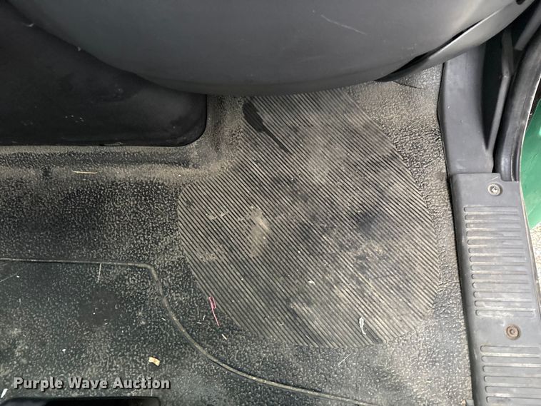 image for item FK1061 2008 International 4400 truck cab and chassis