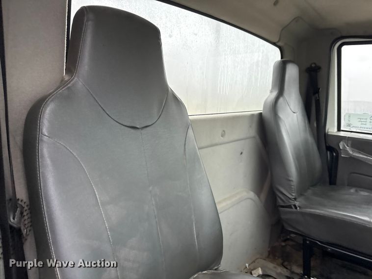 image for item FK1061 2008 International 4400 truck cab and chassis