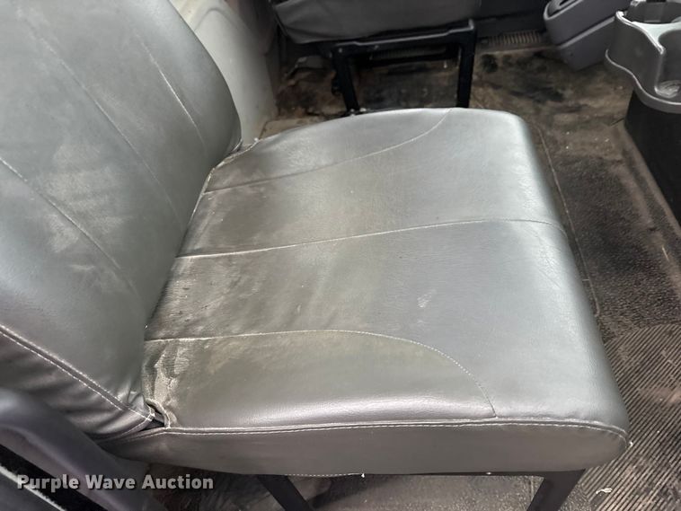 image for item FK1061 2008 International 4400 truck cab and chassis