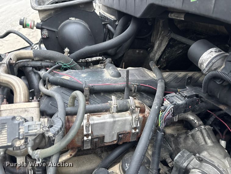 image for item FK1061 2008 International 4400 truck cab and chassis