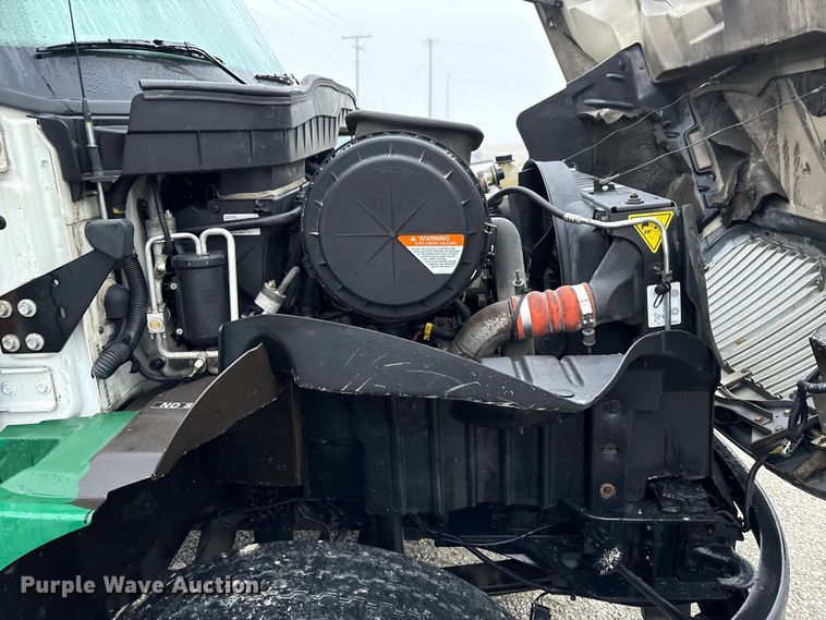 image for item FK1061 2008 International 4400 truck cab and chassis