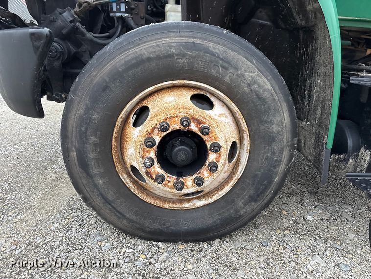 image for item FK1061 2008 International 4400 truck cab and chassis