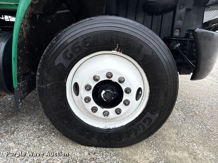 image for item FK1061 2008 International 4400 truck cab and chassis