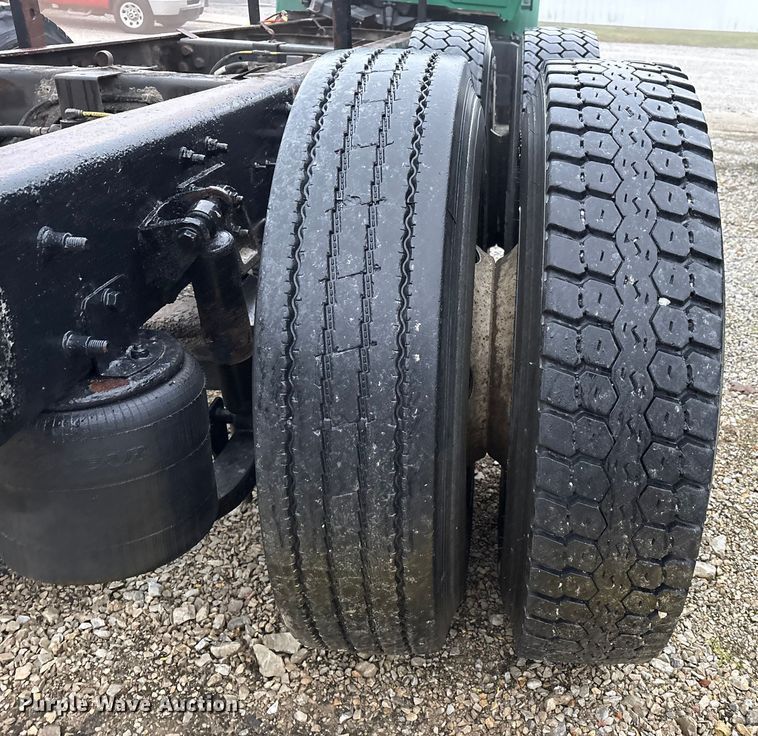 image for item FK1061 2008 International 4400 truck cab and chassis