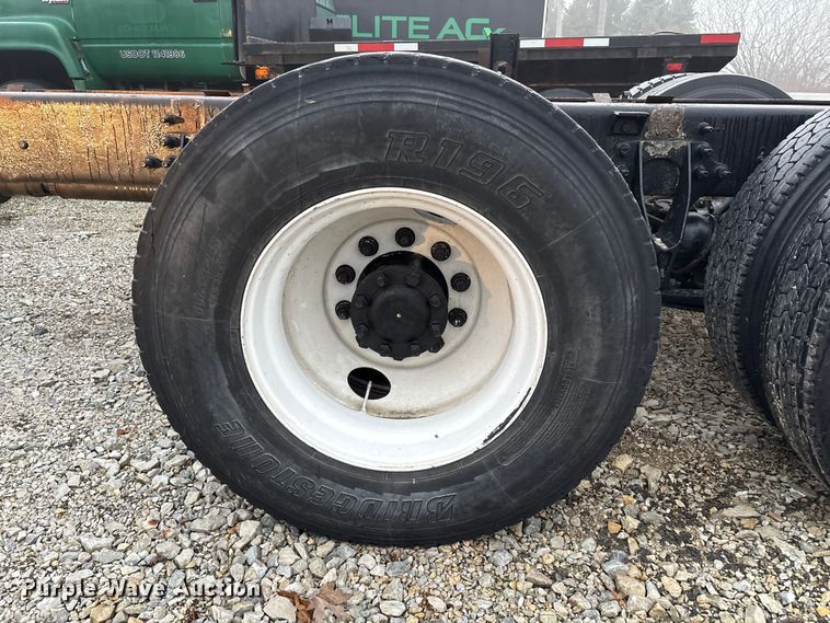 image for item FK1061 2008 International 4400 truck cab and chassis