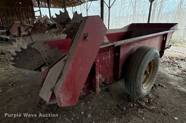 image for item FK1076 New Holland 155 manure spreader