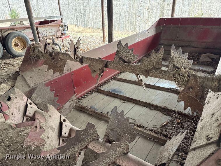 image for item FK1076 New Holland 155 manure spreader