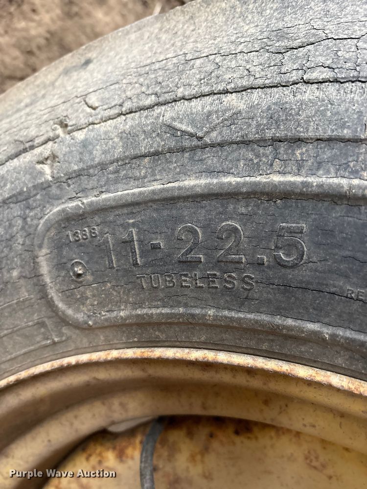 image for item FK1076 New Holland 155 manure spreader