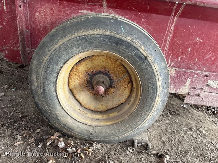 image for item FK1076 New Holland 155 manure spreader