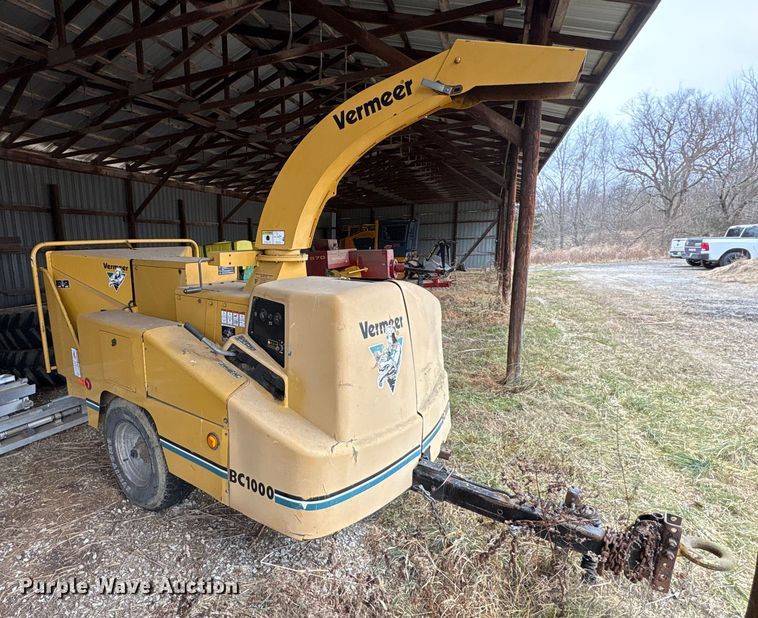 image for item FK1078 1999 Vermeer BC1000 wood chipper