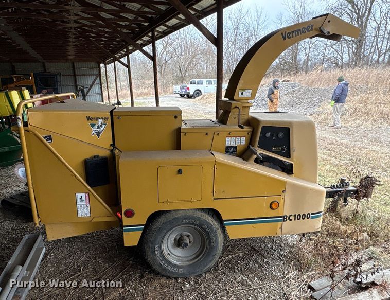 image for item FK1078 1999 Vermeer BC1000 wood chipper