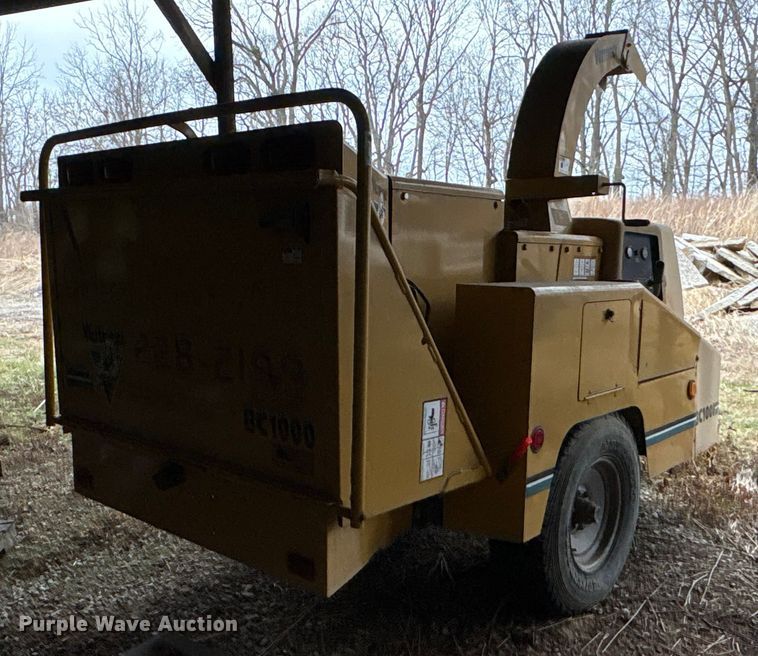 image for item FK1078 1999 Vermeer BC1000 wood chipper