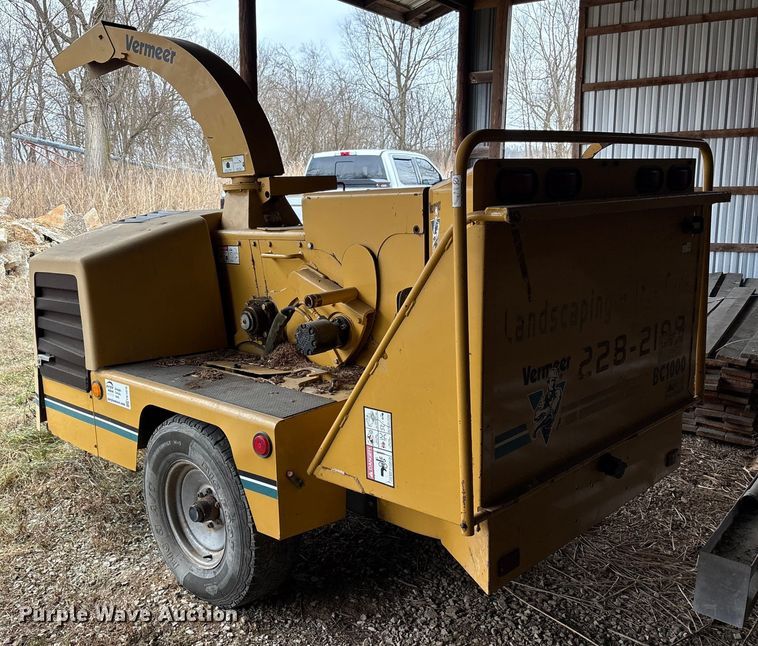image for item FK1078 1999 Vermeer BC1000 wood chipper