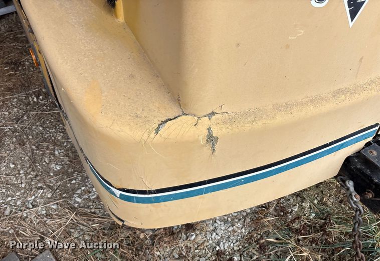 image for item FK1078 1999 Vermeer BC1000 wood chipper