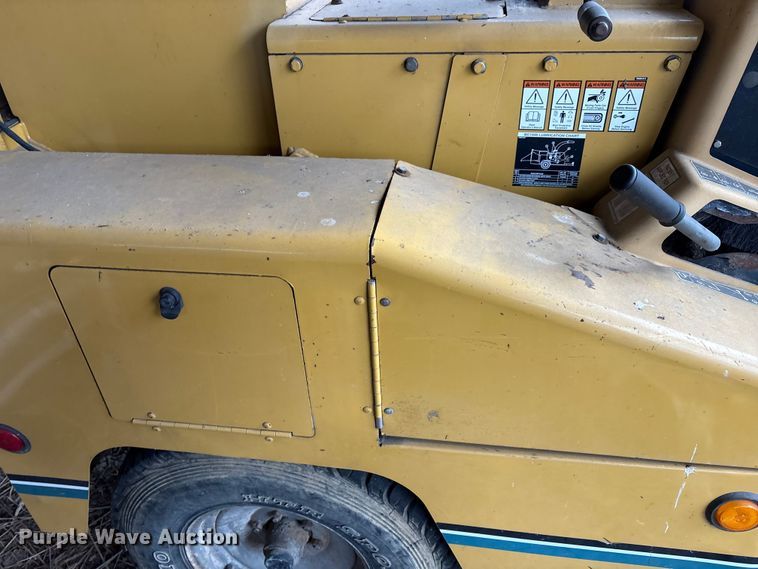 image for item FK1078 1999 Vermeer BC1000 wood chipper