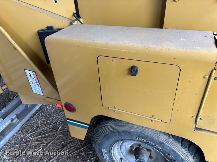 image for item FK1078 1999 Vermeer BC1000 wood chipper