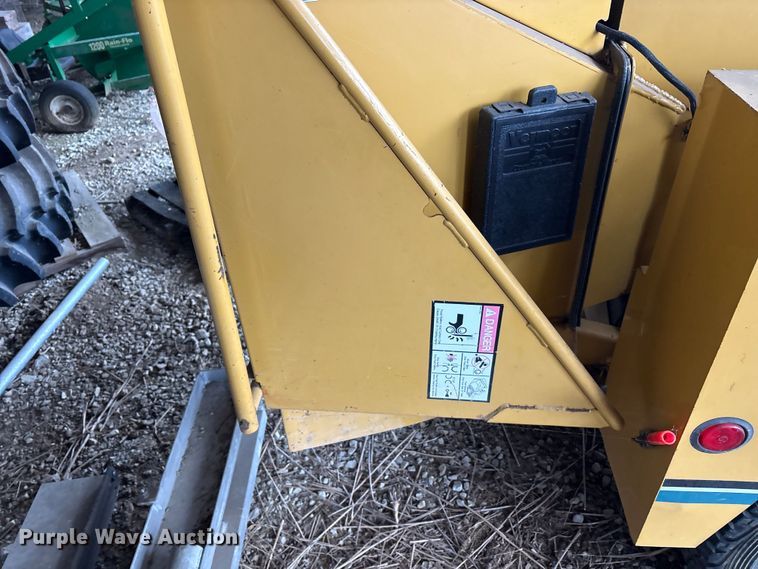 image for item FK1078 1999 Vermeer BC1000 wood chipper