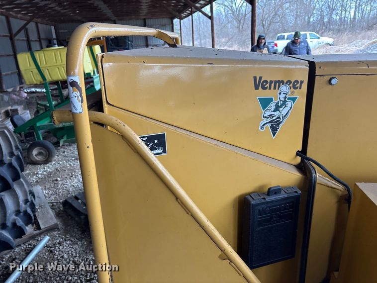 image for item FK1078 1999 Vermeer BC1000 wood chipper