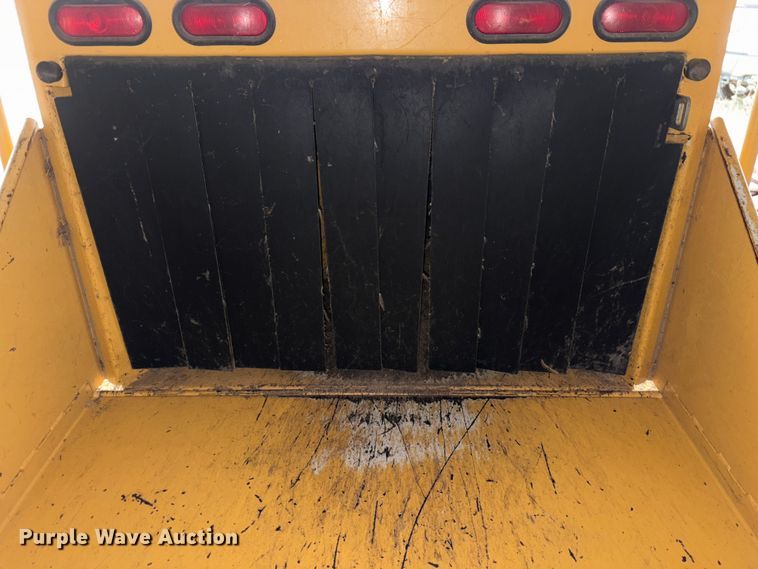 image for item FK1078 1999 Vermeer BC1000 wood chipper