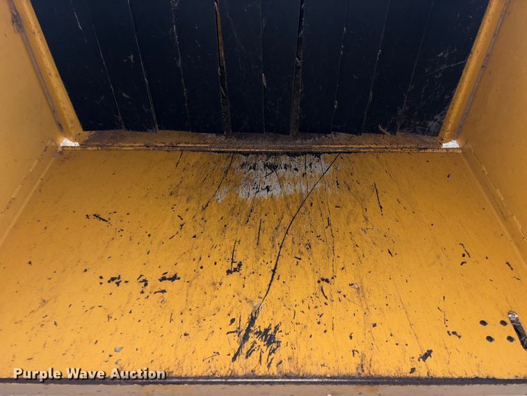 image for item FK1078 1999 Vermeer BC1000 wood chipper