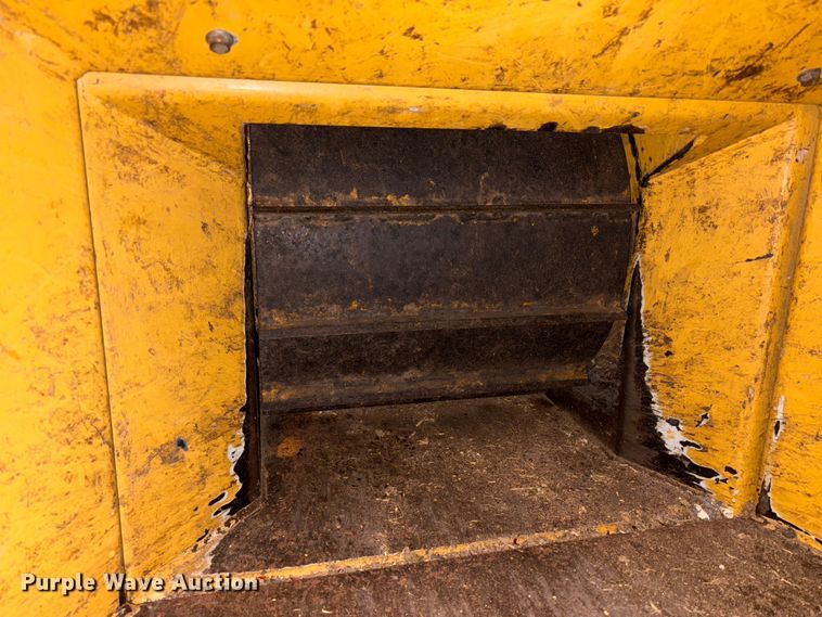 image for item FK1078 1999 Vermeer BC1000 wood chipper