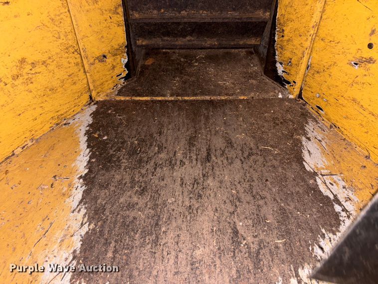 image for item FK1078 1999 Vermeer BC1000 wood chipper