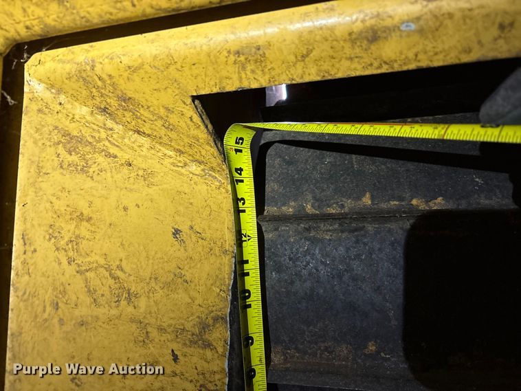 image for item FK1078 1999 Vermeer BC1000 wood chipper